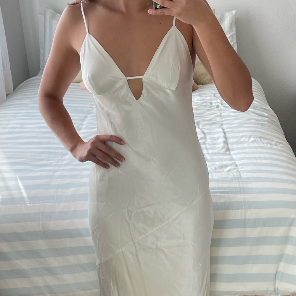 Meshki Elegant White Maxi Dress